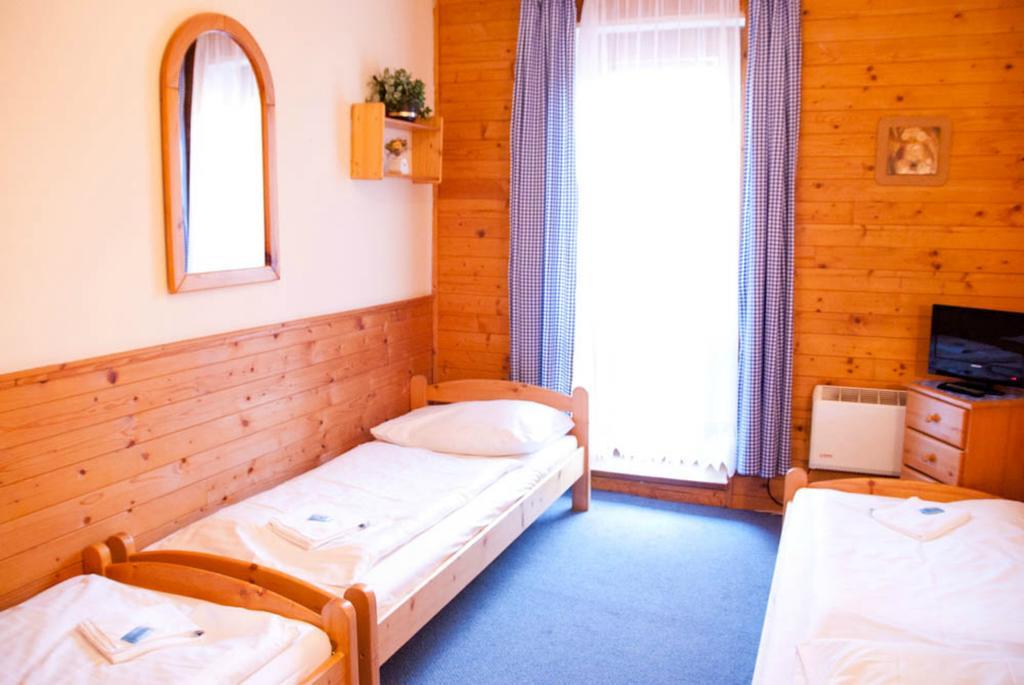 Valassky Senk Hotel Vizovice Bagian luar foto
